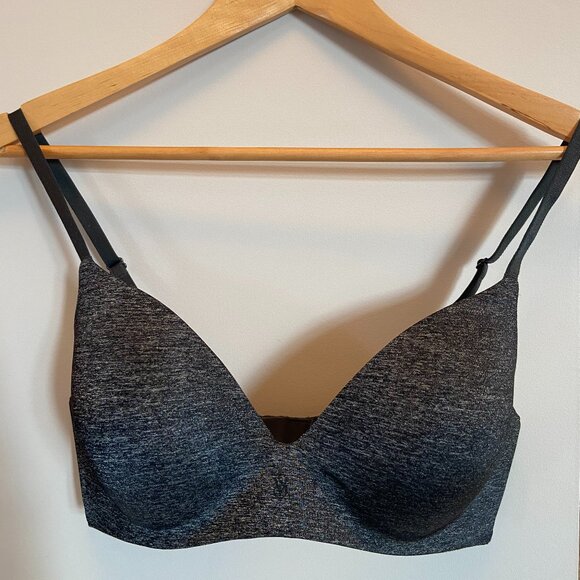Victoria's Secret No Wire Tshirt Bra - Picture 1 of 3